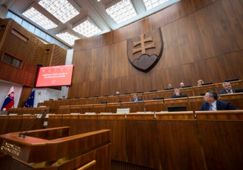 O odvolaní Suska a Šimkovičovej poslanci nehlasovali, parlament nebol uznášaniaschopný