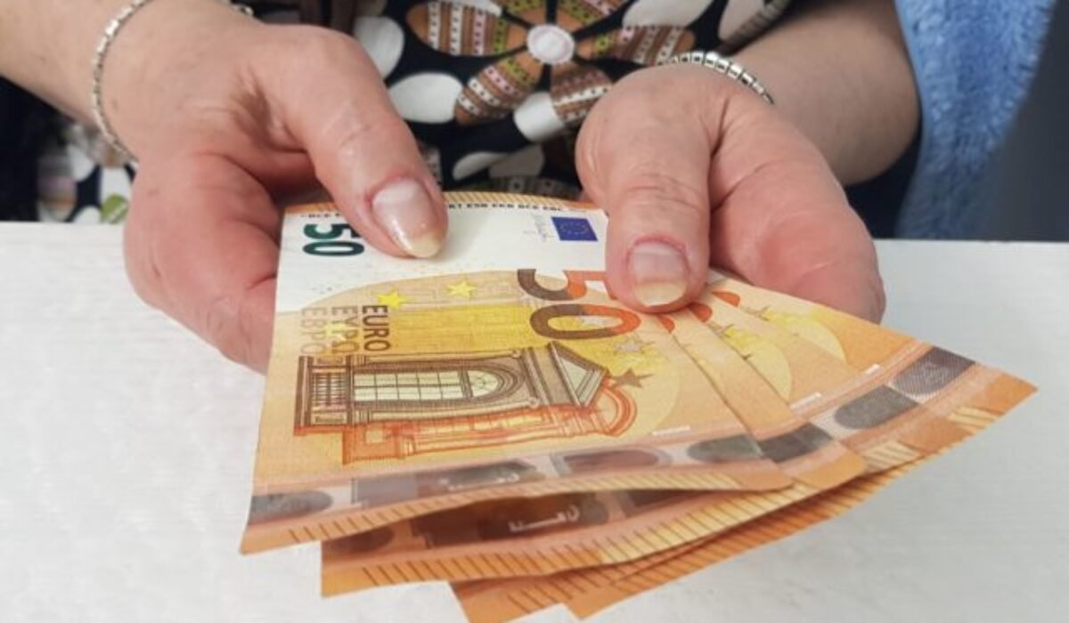 Prokuratúra obžalovala dvoch páchateľov, ktorí okrádali seniorov, vylákali od nich takmer stodvadsaťtisíc eur