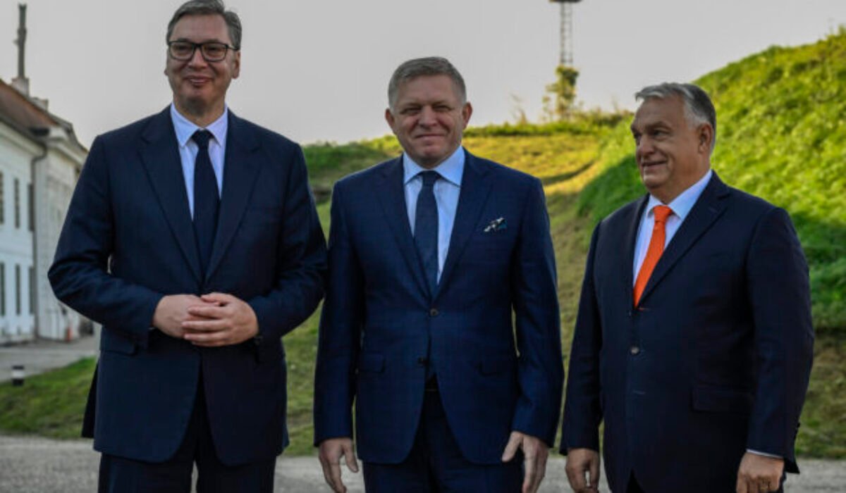 Fico sa v Novej pevnosti stretol s Orbánom a Vučičom, zhodli sa v otázkach riešenia nelegálnej migrácie (foto)