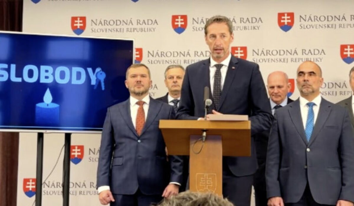KDH varuje pred návratom k totalitným praktikám, nepáči sa mu zákaz hlasovania o opozičných zákonoch (video)