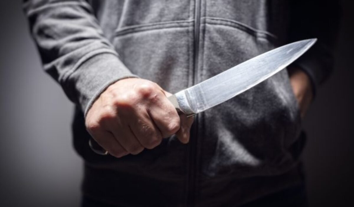 Muž v obci Kuchyňa bodol ženu nožom do krku aj brucha a spôsobil jej ťažké zranenia, je obvinený z pokusu o vraždu