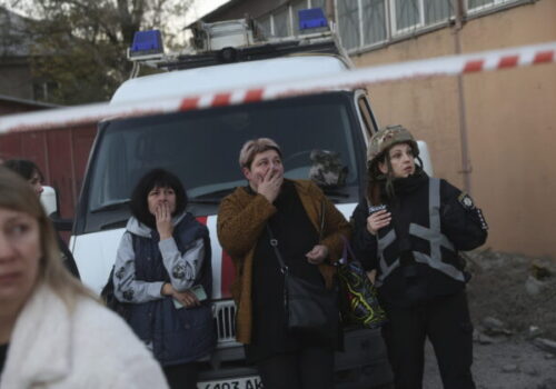 Ruský útok riadenými bombami zabil v ukrajinskom meste Záporožie štyroch civilistov