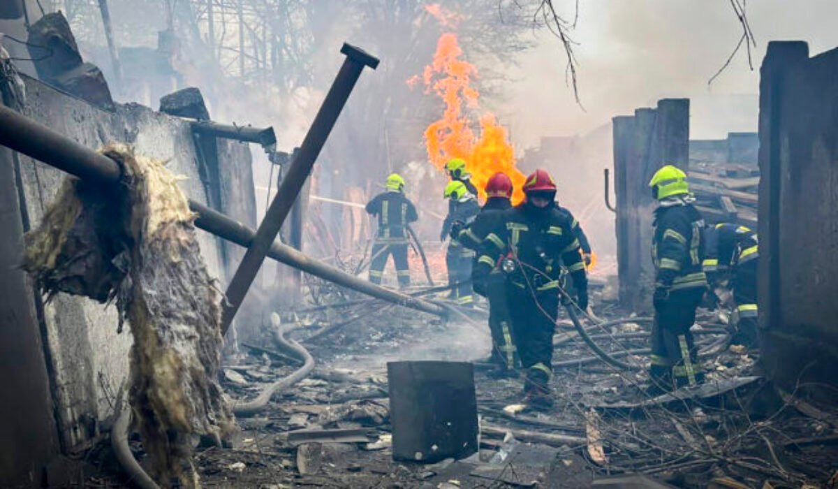 Rusi vypustili na Ukrajinu rekordný počet 145 dronov, ukrajinské drony útočili na muničné sklady v Brianskej oblasti
