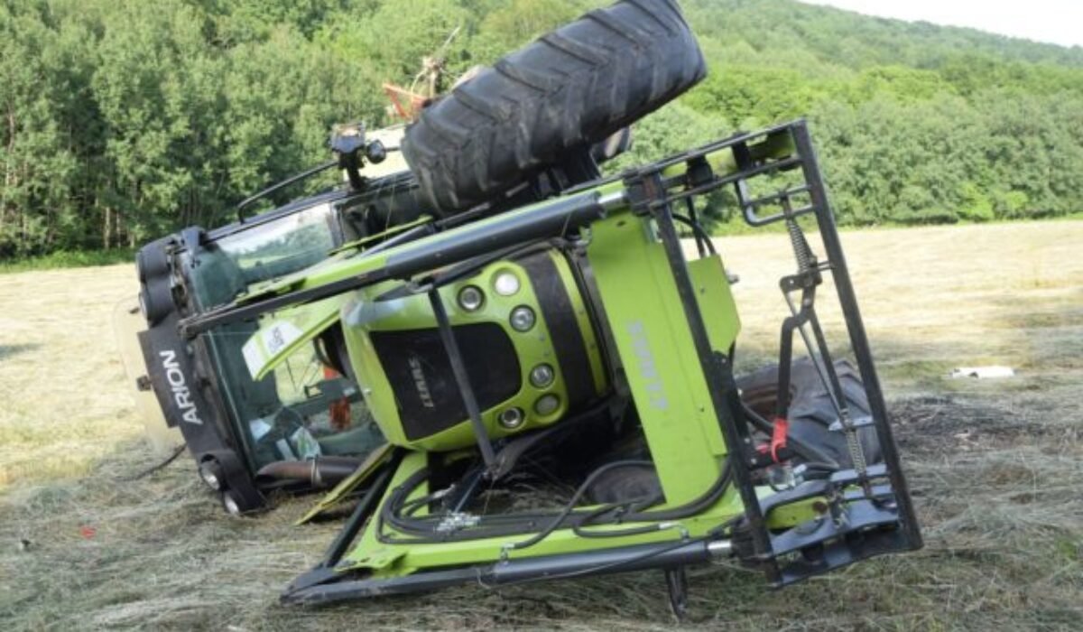 Tragická nehoda na východe Slovenska, 75-ročného muža zavalil traktor
