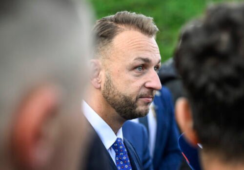Polícia odmietla trestné oznámenie pre cestu Šutaja Eštoka na preteky F1, Zastavme korupciu podá sťažnosť