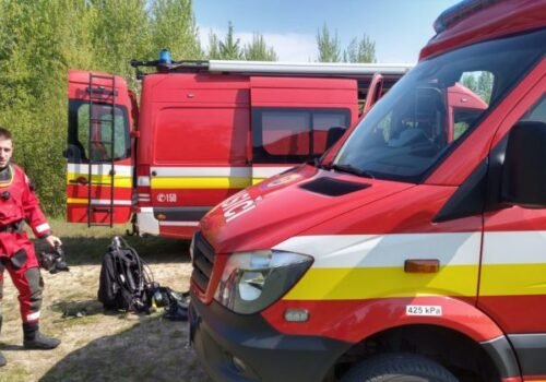 Hasiči zasahovali pri požiari rodinného domu v Pustých Úľanoch, príčinou bolo úmyselné podpálenie