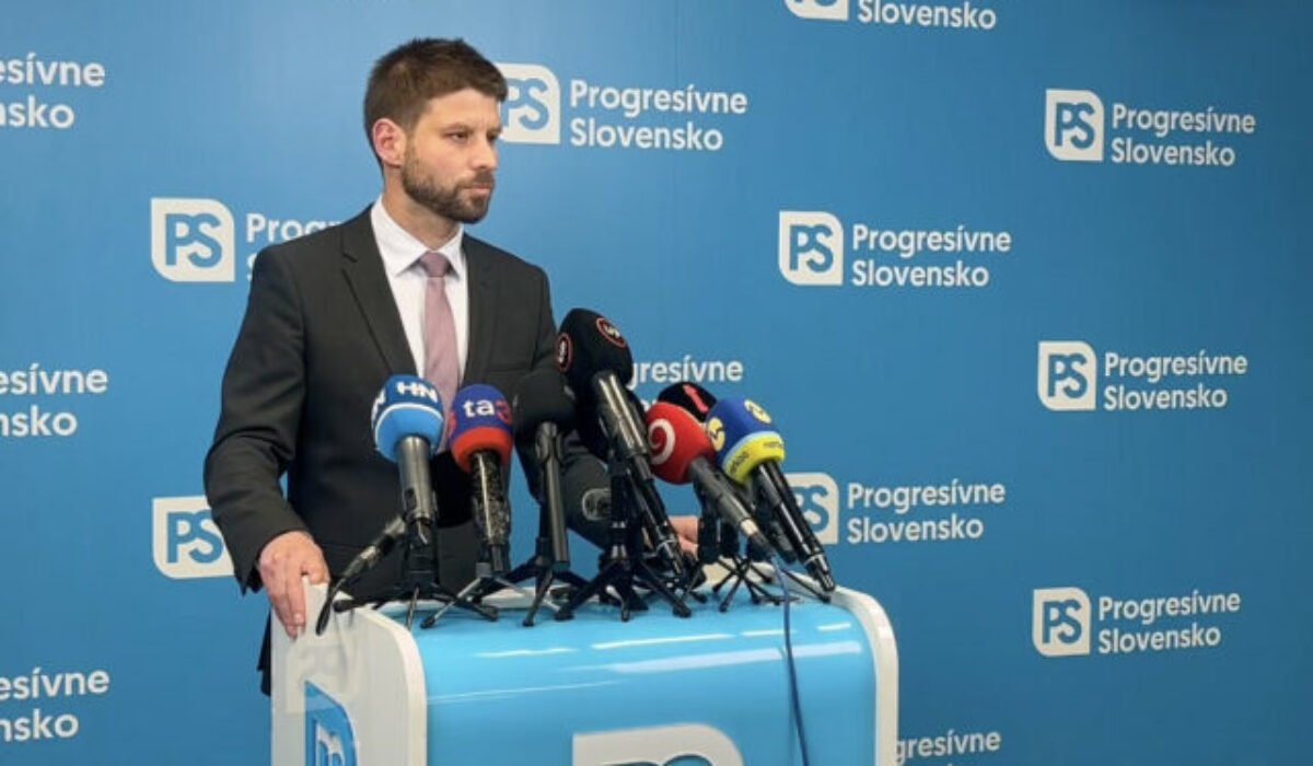 Fico musí konať. Progresívne Slovensko vyzýva premiéra na odvolanie Šutaja Eštoka po tragédii v Košiciach (video)