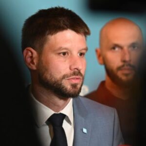 Šimečka útočí: „Fico čuší ako voš pod chrastou!“