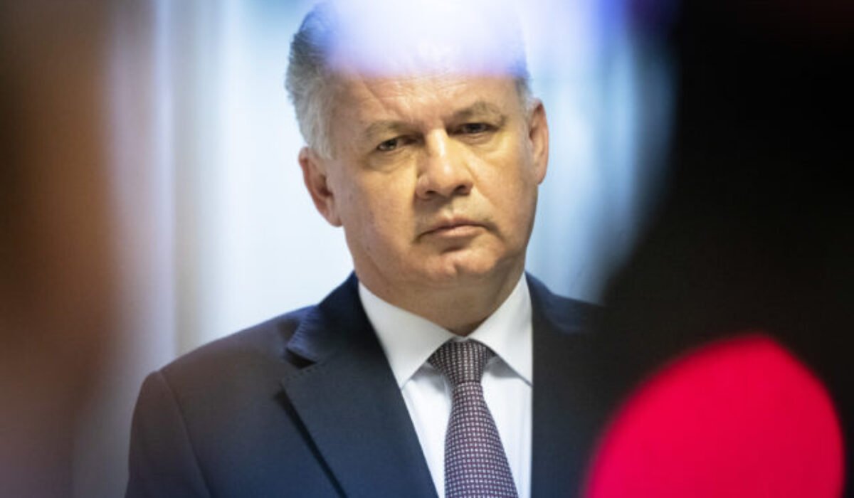 Kiska prišiel o doživotný plat, jeho vyplácanie stopla Kancelária prezidenta SR