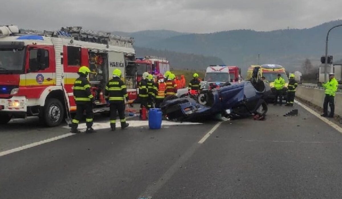 Nehoda na diaľnici D1 si vyžiadala jednu obeť, úsek museli uzatvoriť