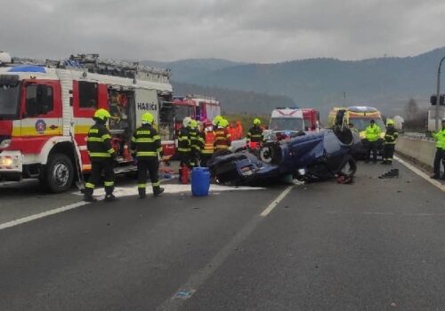 Nehoda na diaľnici D1 si vyžiadala jednu obeť, úsek museli uzatvoriť