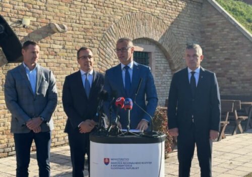 Štát investuje 44 miliónov eur na podporu sociálne vylúčených skupín v regiónoch, cieľom je poskytovanie služieb v oblasti riadenia dlhov (video)
