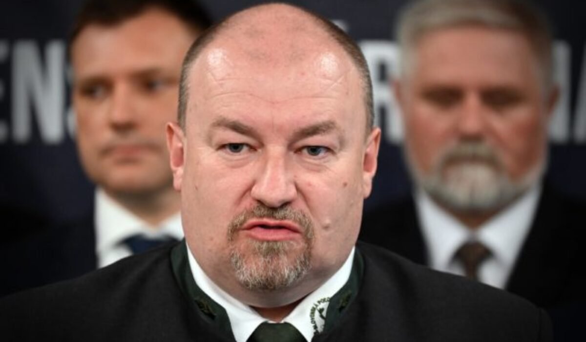 Koalícia bude musieť podľa politológa nejako uspokojiť huliakovcov, tri hlasy v parlamente sú pre vládu príliš dôležité