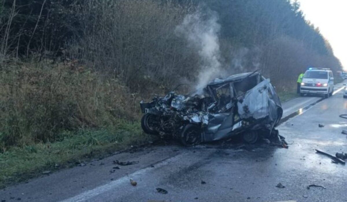 V žilinskom okrese sa stala tragická dopravná nehoda, v osobnom aute uhorel človek