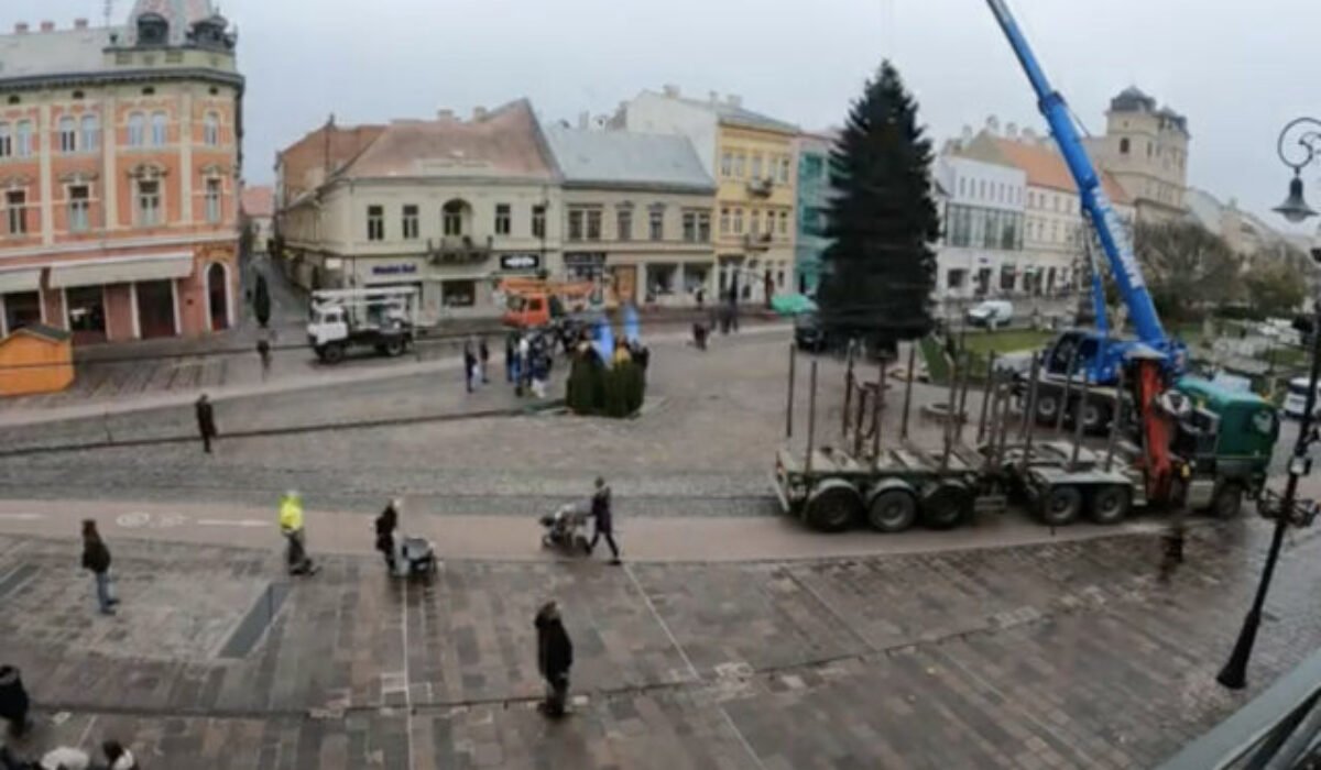 Metropolu východu už zdobí vianočný stromček, Košice pripravili atrakcie a svetelné inštalácie pre všetky generácie (video)