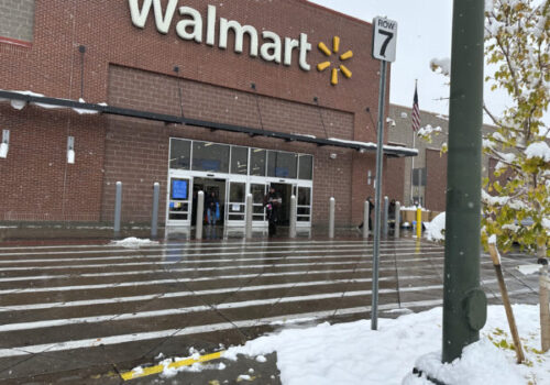 Americký reťazec Walmart do predvianočnej sezóny vstupuje v silnej pozícii