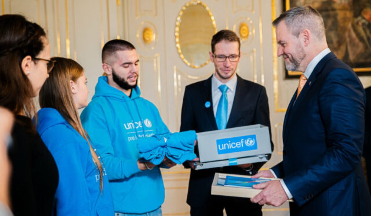 Prezident Pellegrini pri príležitosti Svetového dňa detí prijal študentov v rámci projektu UNICEF Kids Takeover (video+foto)