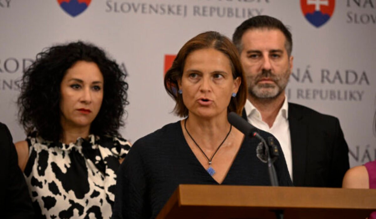 Pellegrini by mal podľa SaS disciplinárne riešiť šéfa SIS Pavla Gašpara, Kolíková podala podnet