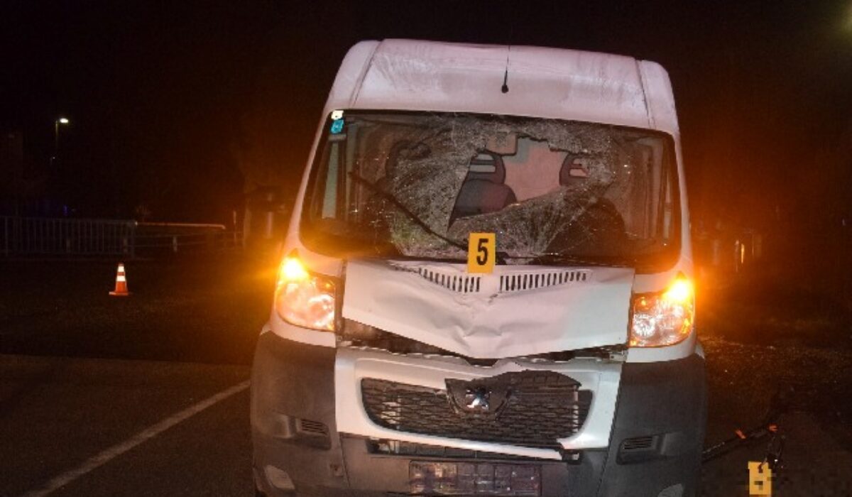 Tragická nehoda v okrese Bardejov si vyžiadala život mladého kolobežkára, neprežil zrážku s dodávkou (foto)