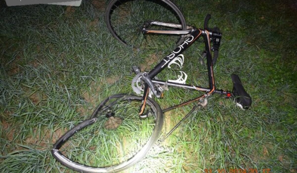 Cyklista skončil po kolízii s autom v nemocnici, polícia hľadá vinníka aj svedkov dopravnej nehody (foto)
