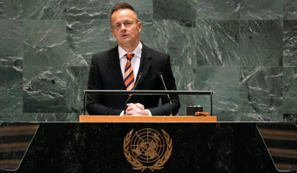 Podľa Szijjártóa nevznikol konsenzus v otázke pozvania Ukrajiny do NATO