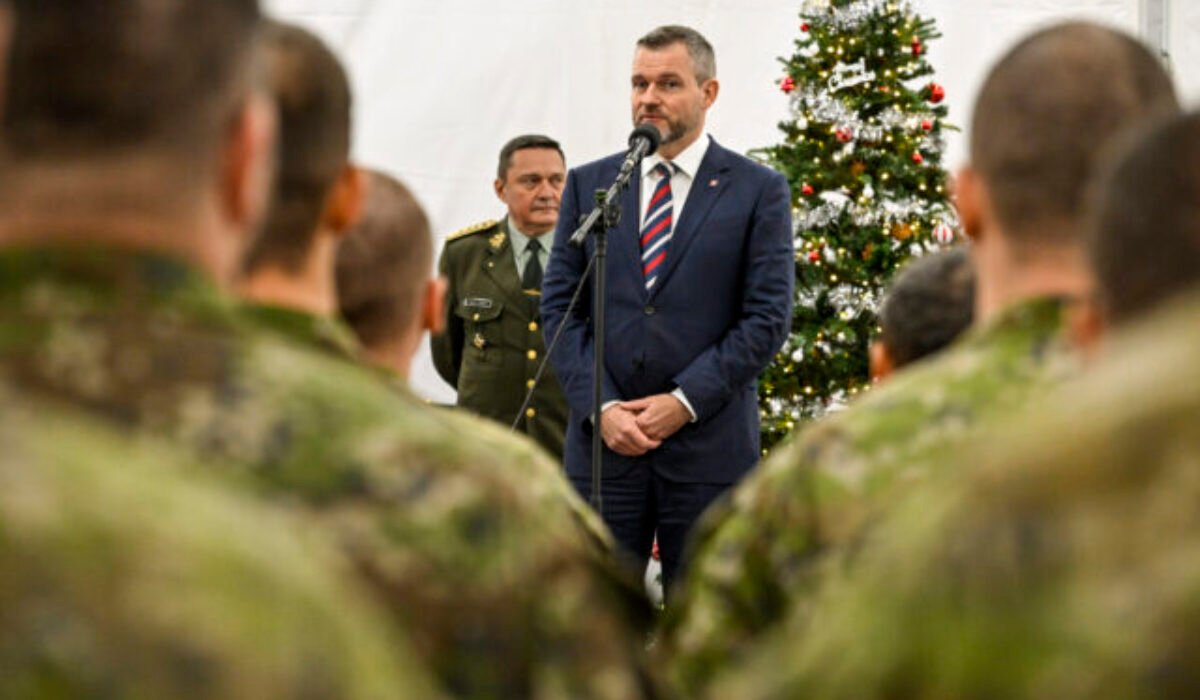 Pellegrini a Kaliňák navštívili slovenských vojakov v Lotyšsku, ktorí tam v rámci misie NATO strávia Vianoce – FOTO