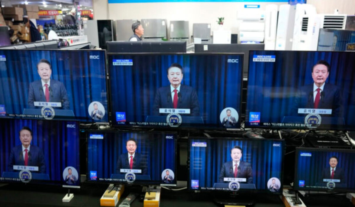 Juhokórejský prezident Jun Sok-jol prežil hlasovanie o impeachmente