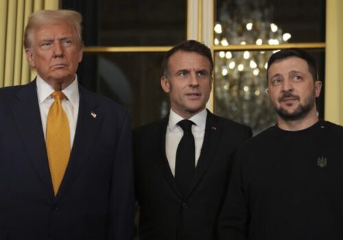 Macron, Trump a Zelenskyj sa stretli v Paríži na rokovaniach. Hovorili aj o ukončení vojny na Ukrajine