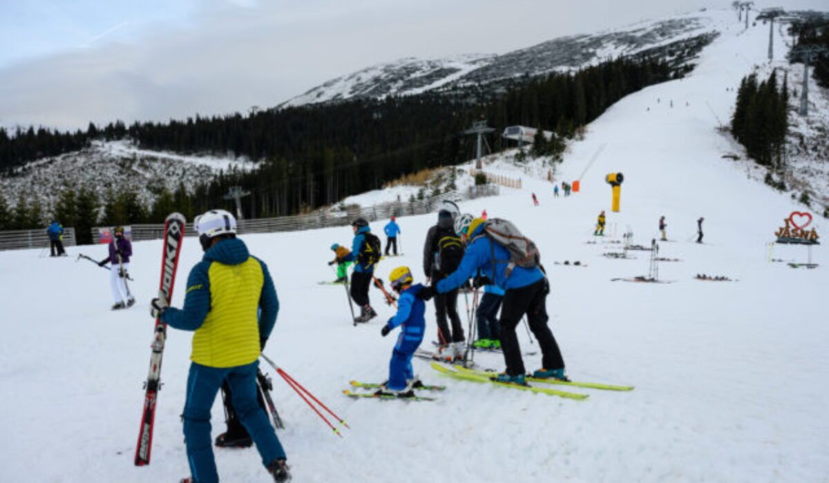 Jasná odštartuje zimnú sezónu už čoskoro. Ako sú na tom ostatné lyžiarske strediská?
