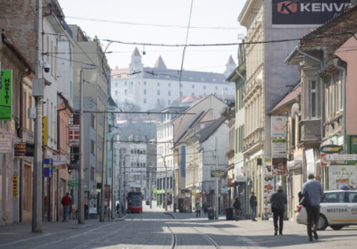 Bratislava neplánuje zvyšovať poplatky, mestskí poslanci schválili rozpočet – VIDEO