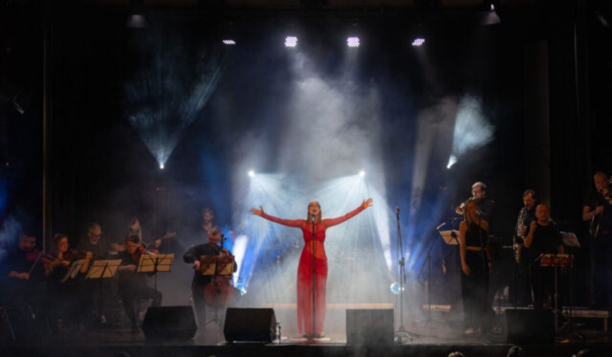 Nela Pocisková a jej hostia sa vydali na jej mini Tour. Na východe Slovenska si vyslúžili standing ovation