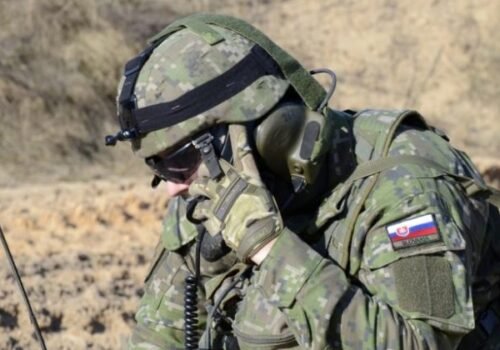 Slovenskí vojaci absolvujú v prvom polroku 2025 viac ako sto vojenských cvičení na Slovensku a v zahraničí