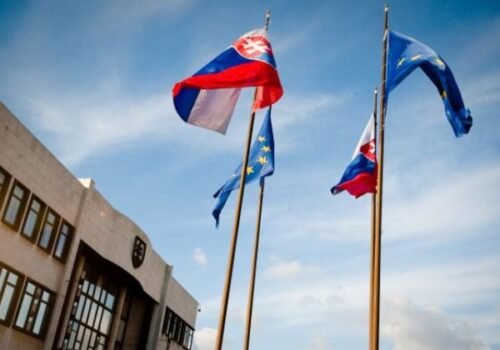 Voľby by vyhralo Progresívne Slovensko, tretí je Hlas-SD a SNS by z parlamentu vypadla