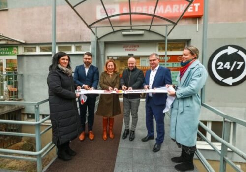 Nákupy počas Vianoc bez obmedzení už aj v Handlovej. Do mesta prichádza COOP Jednota 24/7