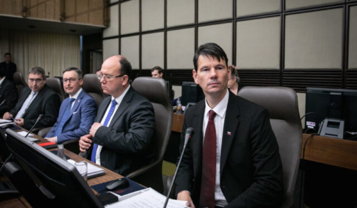Návštevu Fica v Moskve kritizujú aj členovia predchádzajúcej vlády odborníkov, podľa nich vážne poškodzuje záujmy Slovenska