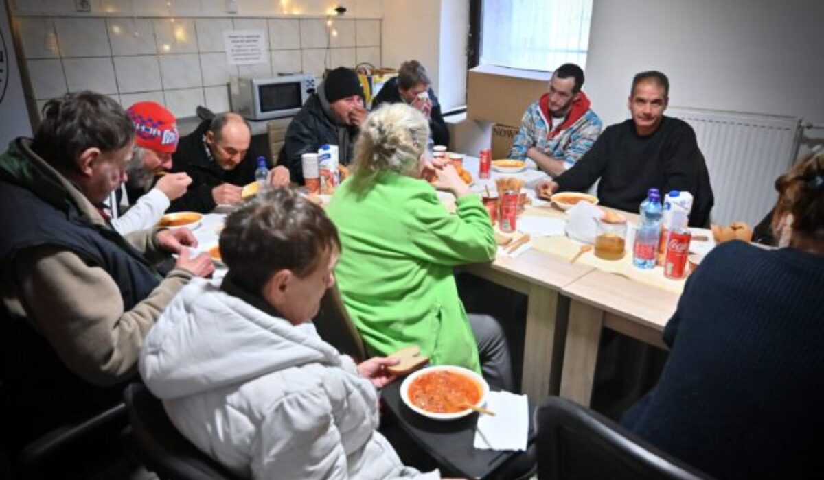 Neziskové organizácie poskytujú pomoc ľuďom v núdzi aj počas sviatkov – FOTO