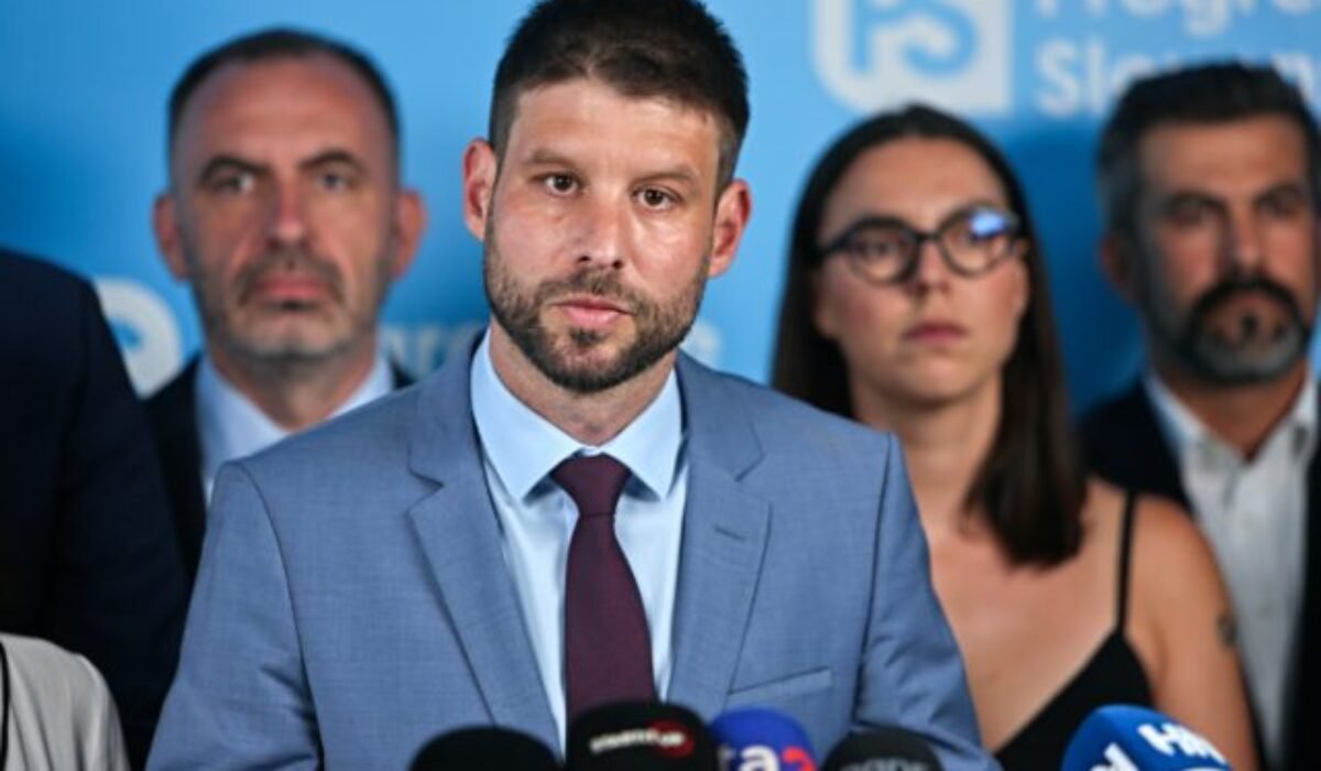 Šimečka: Je absurdné, že nás o zahraničnej politike Slovenska opäť informuje niekto iný, ako vlastná vláda