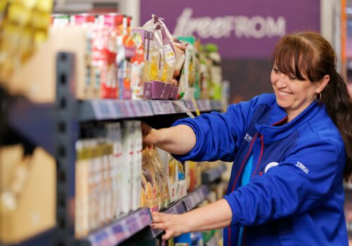 Tesco znižuje ceny o hodnotu DPH z 10 % na 0 % pri stovkách potravín