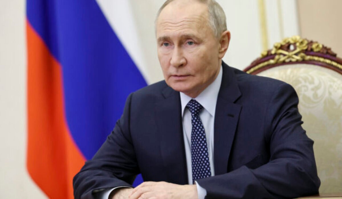 Putin sa Azerbajdžanu ospravedlnil za „tragický incident“, ktorý spôsobil pád lietadla smerujúceho do Grozného