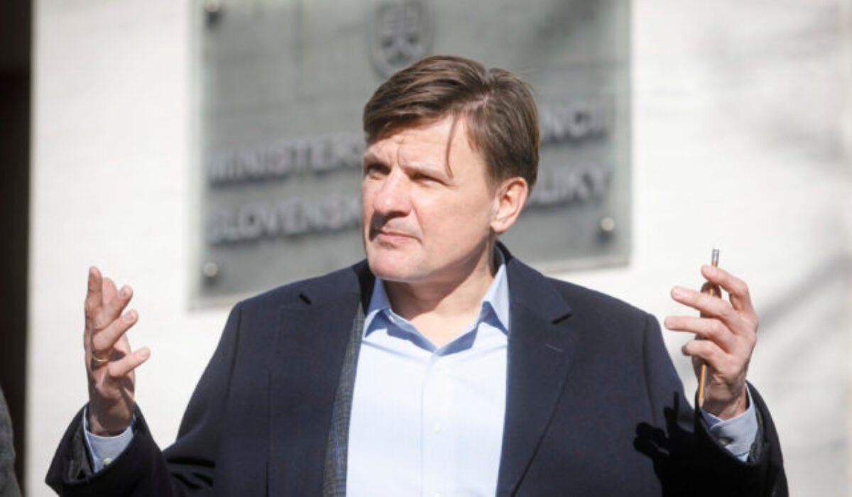 Rok 2025 bude opäť jazdou populistickým rýchlikom, myslí si Alojz Hlina, Vážny zo Smeru straší aktivitou opozície
