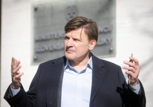 Rok 2025 bude opäť jazdou populistickým rýchlikom, myslí si Alojz Hlina, Vážny zo Smeru straší aktivitou opozície