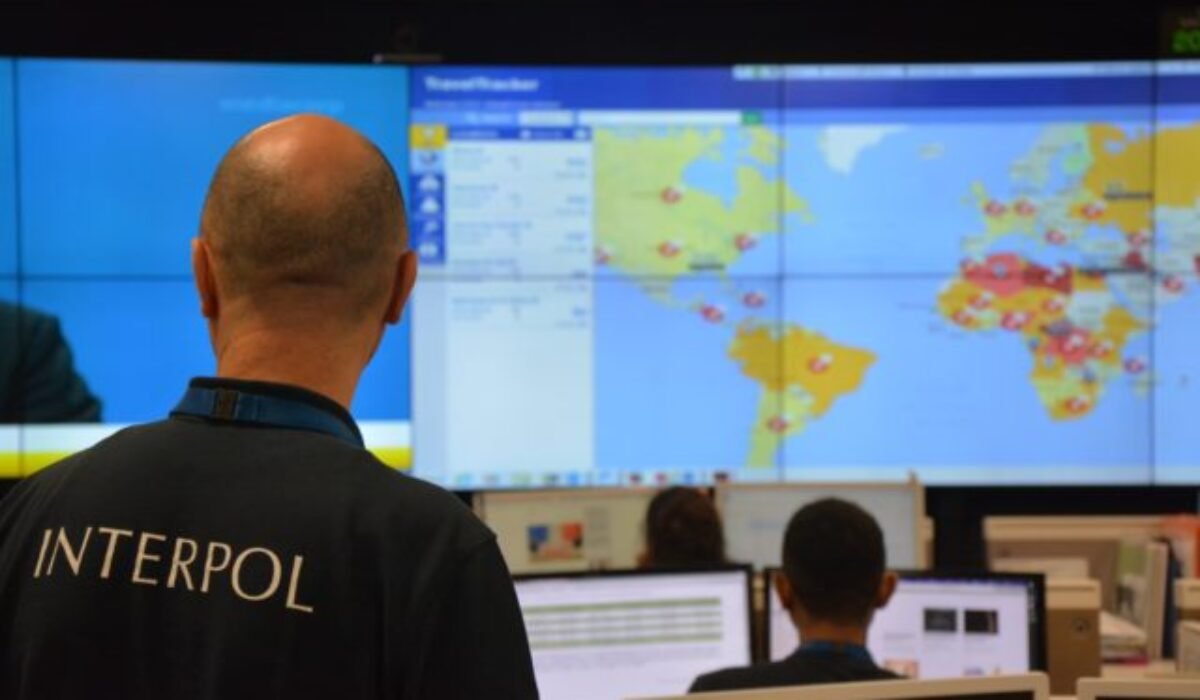 Interpol v databáze nezvestných eviduje 53 osôb zo Slovenska, medzi nimi aj dve neplnoleté dievčatá
