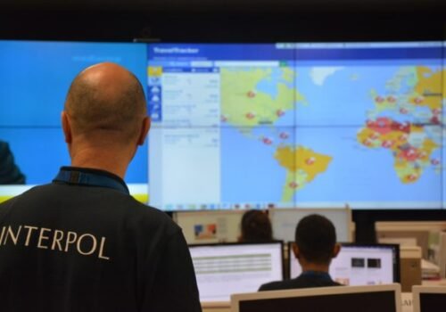 Interpol v databáze nezvestných eviduje 53 osôb zo Slovenska, medzi nimi aj dve neplnoleté dievčatá
