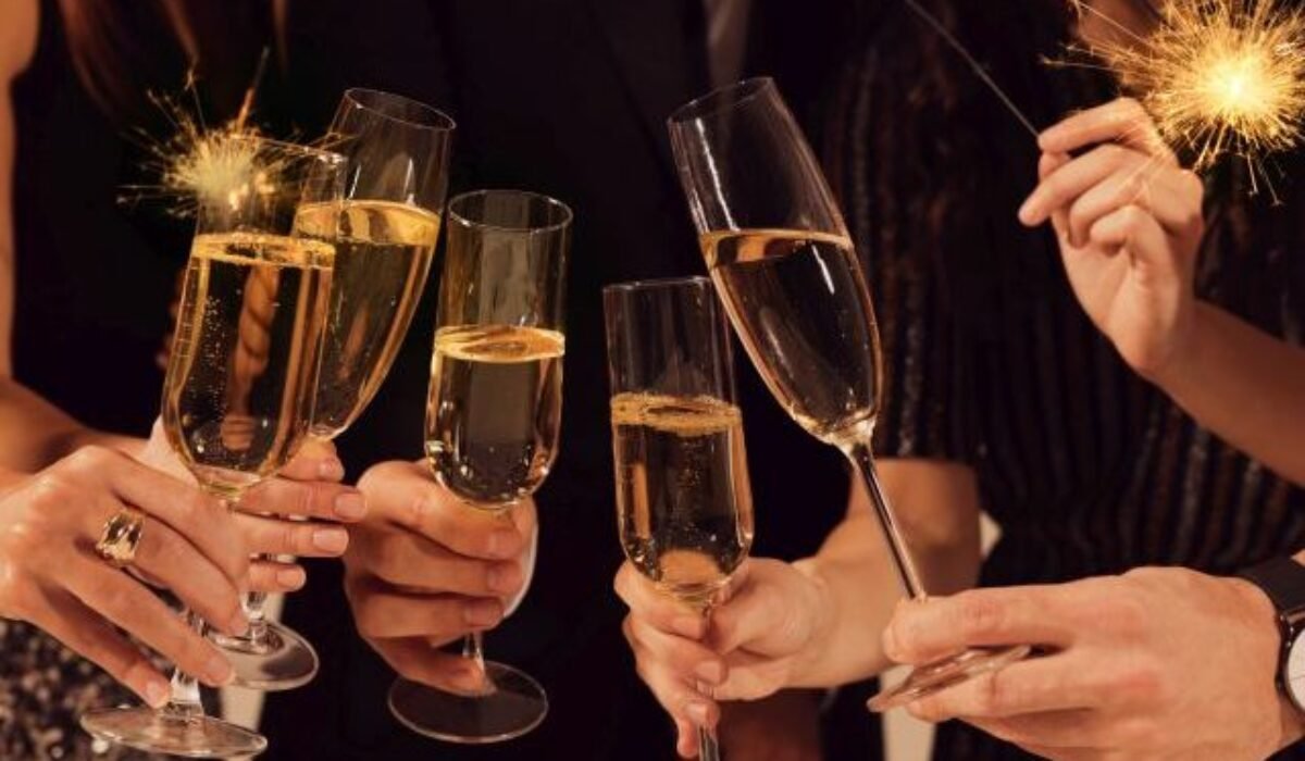 Silvester v minulosti a dnes: Pomaly miznú ohňostroje a prečo by sa na Nový rok nemala jesť hydina?