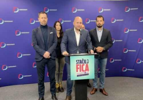 Fico roztrhal našu zahraničnú politiku na franforce. Demokrati pripravili návrh na vyslovenie nedôvery vláde – VIDEO