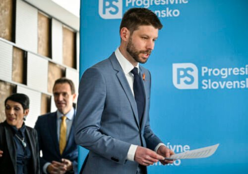 Robert Fico hovorí iba o sebe, nerieši problémy ľudí, reagoval na novoročný prejav premiéra Michal Šimečka