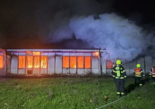 Na Trnavskej ceste v Bratislave začali horieť unimobunky, pri požiari sa nikto nezranil