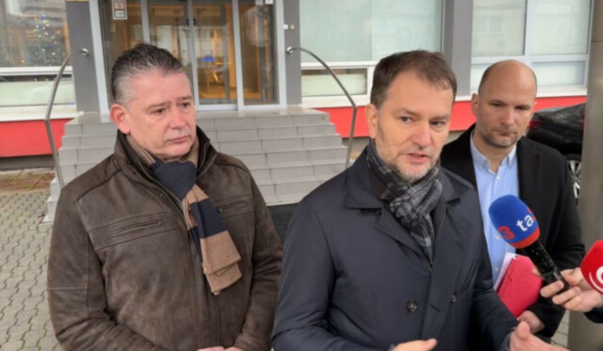 Tendre na rukavice pre vojakov a policajtov má preveriť Úrad pre verejné obstarávanie, podnet podalo Matovičovo hnutie – VIDEO