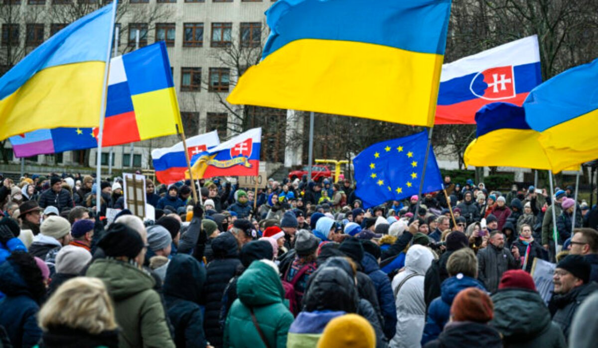 Na Slovensku sa budú opäť konať protesty, okrem Bratislavy sa k iniciatíve Mier Ukrajine pridali aj ďalšie mestá