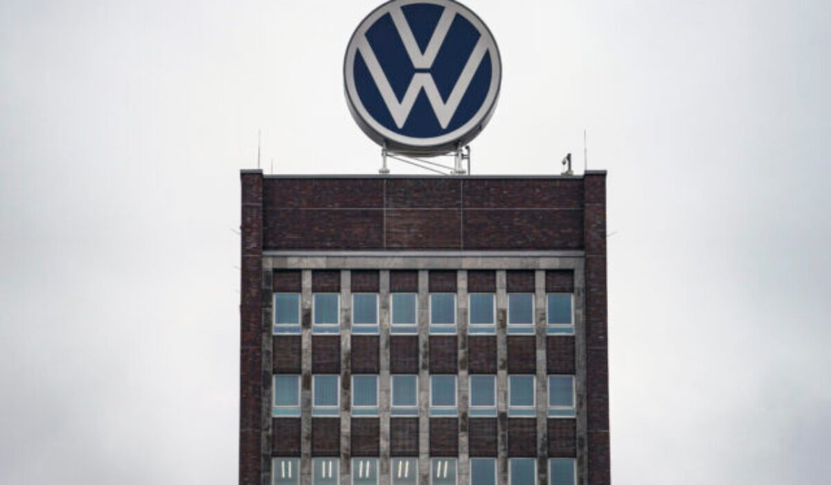 Manažment Volkswagenu si do roku 2030 zníži platy o viac ako 300 miliónov eur